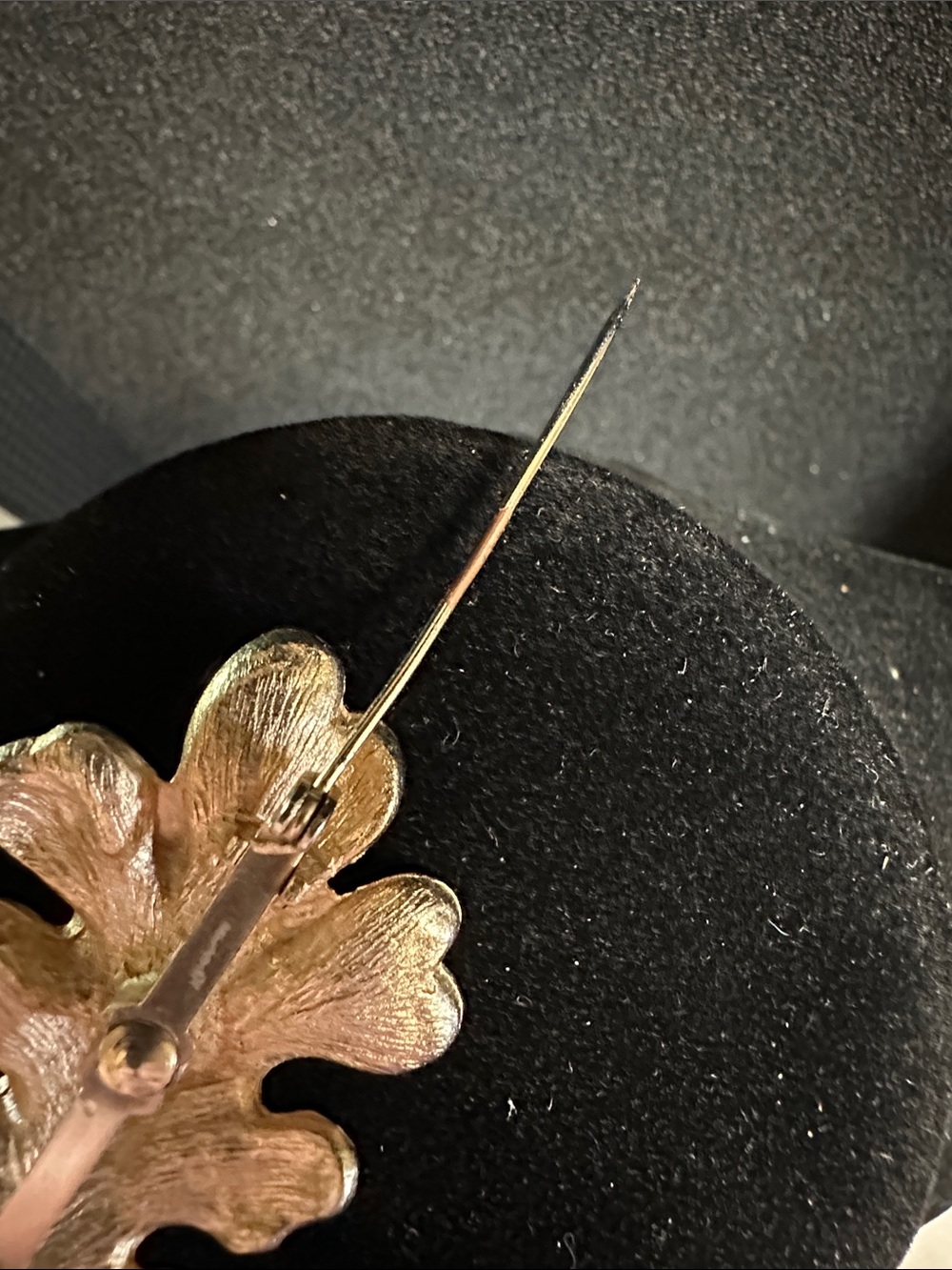 Vintage Gold-Tone Oak Leaf Brooch - Picture 4 of 10
